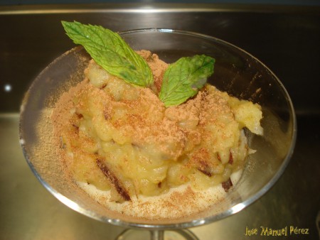 Manzana asada con gachas y matalauva (anís verdepimpinela anisum)